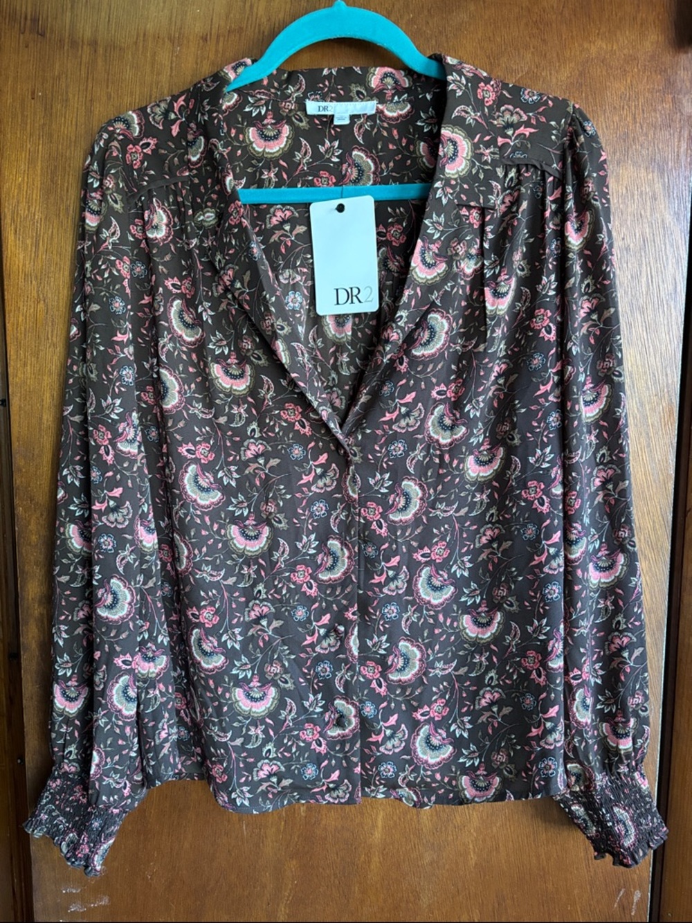 DR2 long sleeve multicolor button down shirt new size M elastic ruffled cuffs